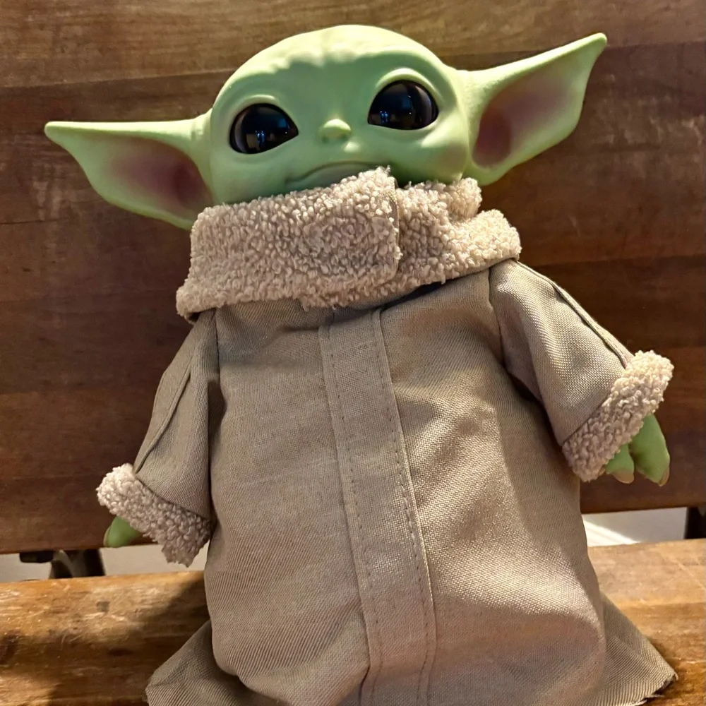 Star Wars The Mandalorian Yoda the child 11 inch Plush with Tan‎ Outfit GWD85